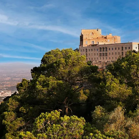 Petit Hotel Hostatgeria Sant Salvador-3